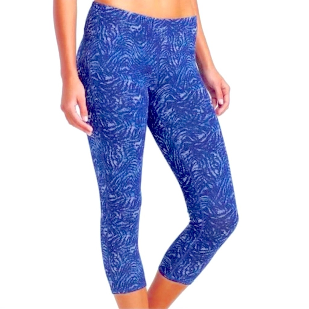 Athleta. Zebra Chaturanga Ulta-Comfort Breathable Yoga Capri. Size XS